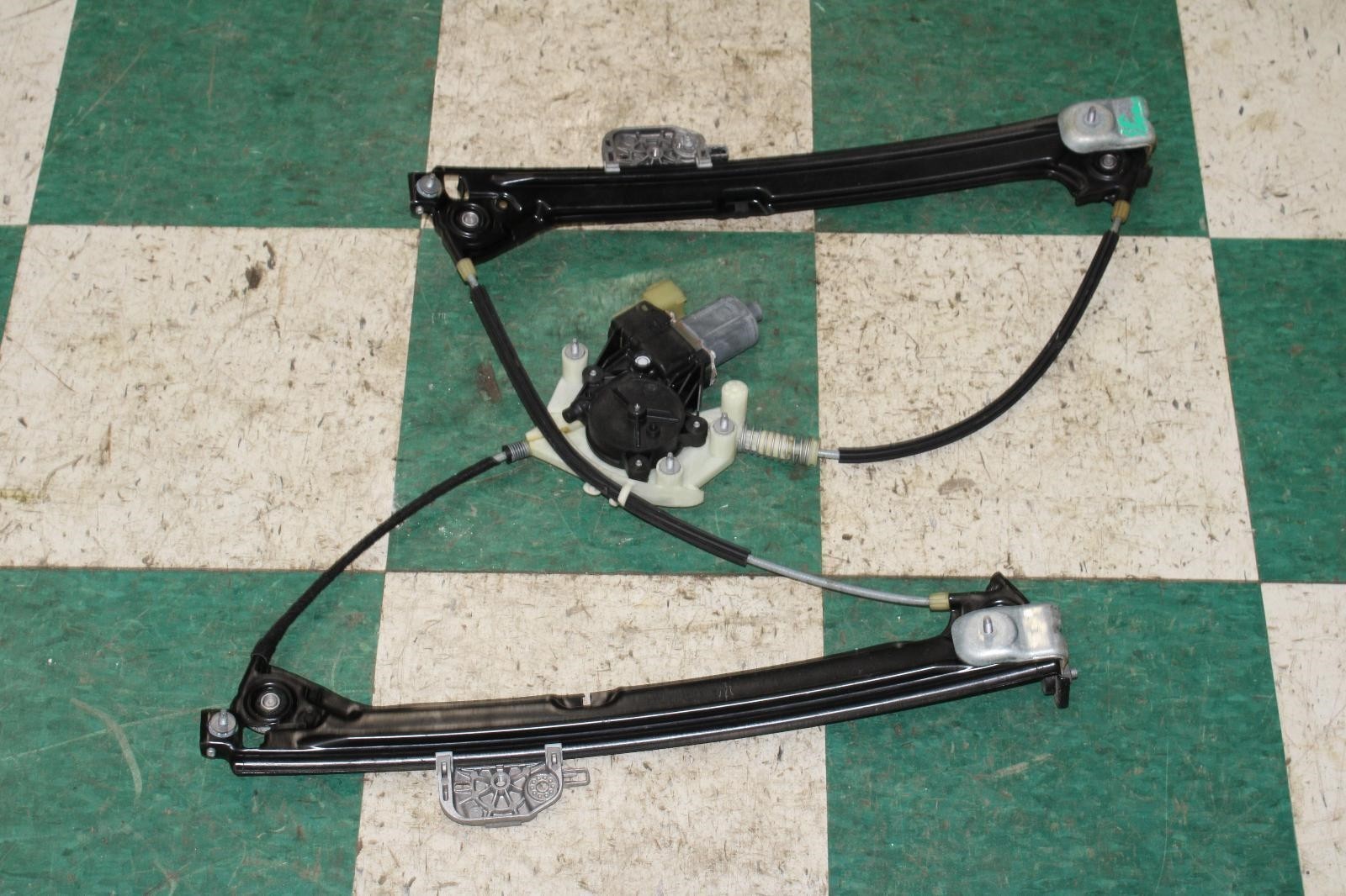 Maserati Ghibli 2014-2017 Front Left Window regulator