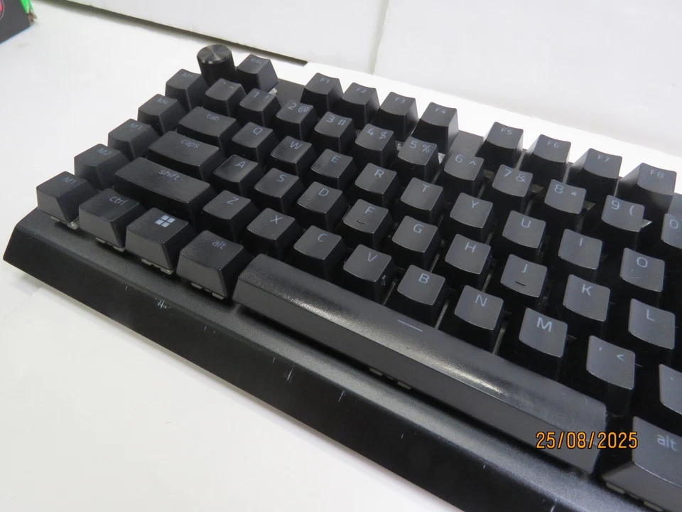 Razer BlackWidow V4 Pro Mechanical Gaming Keyboard GREEN SWITCHES - Image 3 of 4
