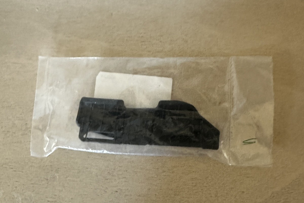 Voyager53　1014 OEM Genuine Kia Bracket ASSY _ FR Bumper SD UPR #86526-L3300