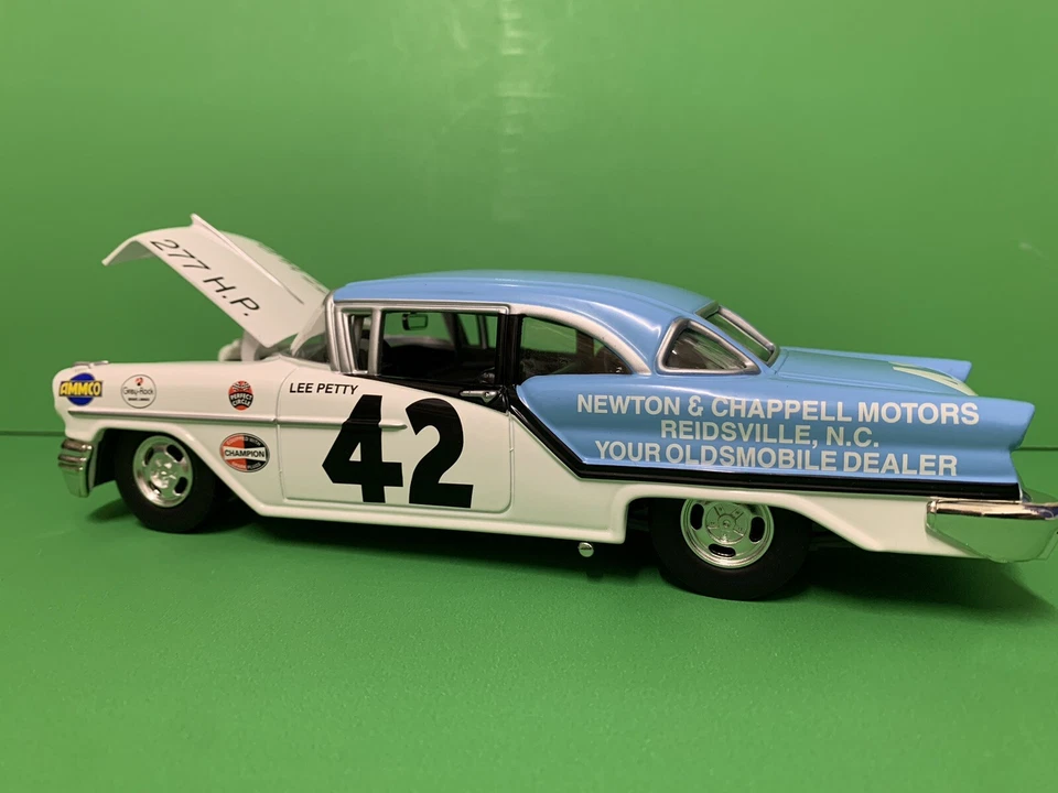 Lee Petty #42 1957 Olds techo rígido Newton & Chappell escala 1/24 (1 de 1002) BLUE BO Foto 2 de 4
