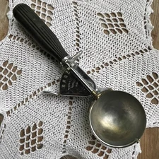 Vintage Hamilton Beach Ice Cream Scoop Black Handle Model 60-B Large Scoop