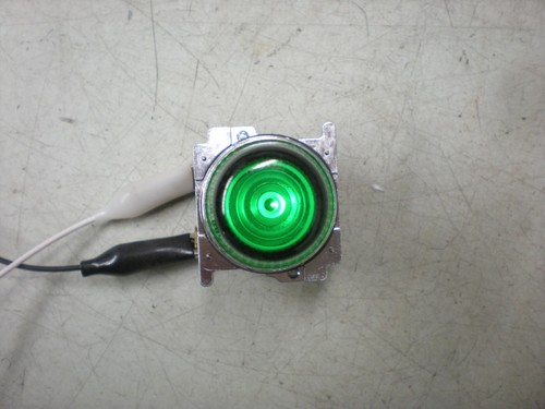 Cutler Hammer 10250T/91000T Panel Lampe - 120V - grüne Linse - schaltet ein wie abgebildet - Bild 1 von 3