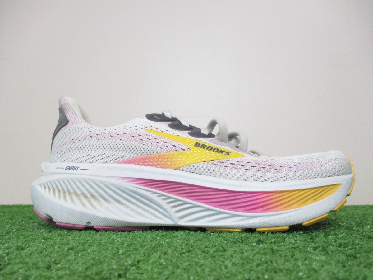 Brooks Ghost 17 Shoes Womens 6 Oyster Apricot Pink Road Track