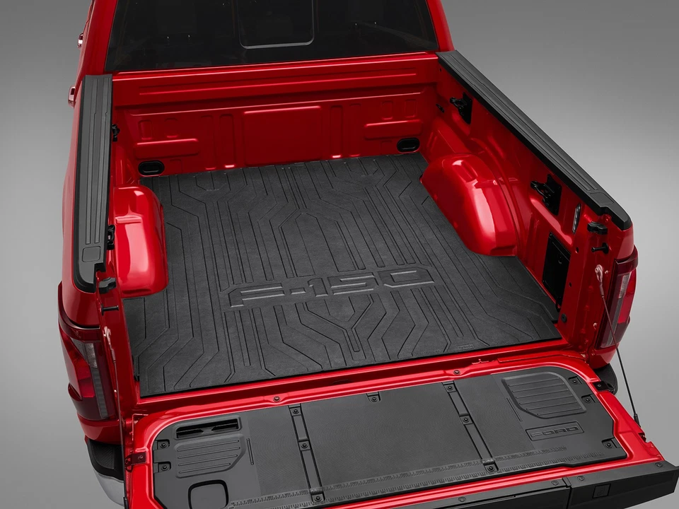 F-150® 2015-2025 Reinforced Rubber Cargo Bed Protector Mat for 5.5' Bed in Black Foto 2 de 3