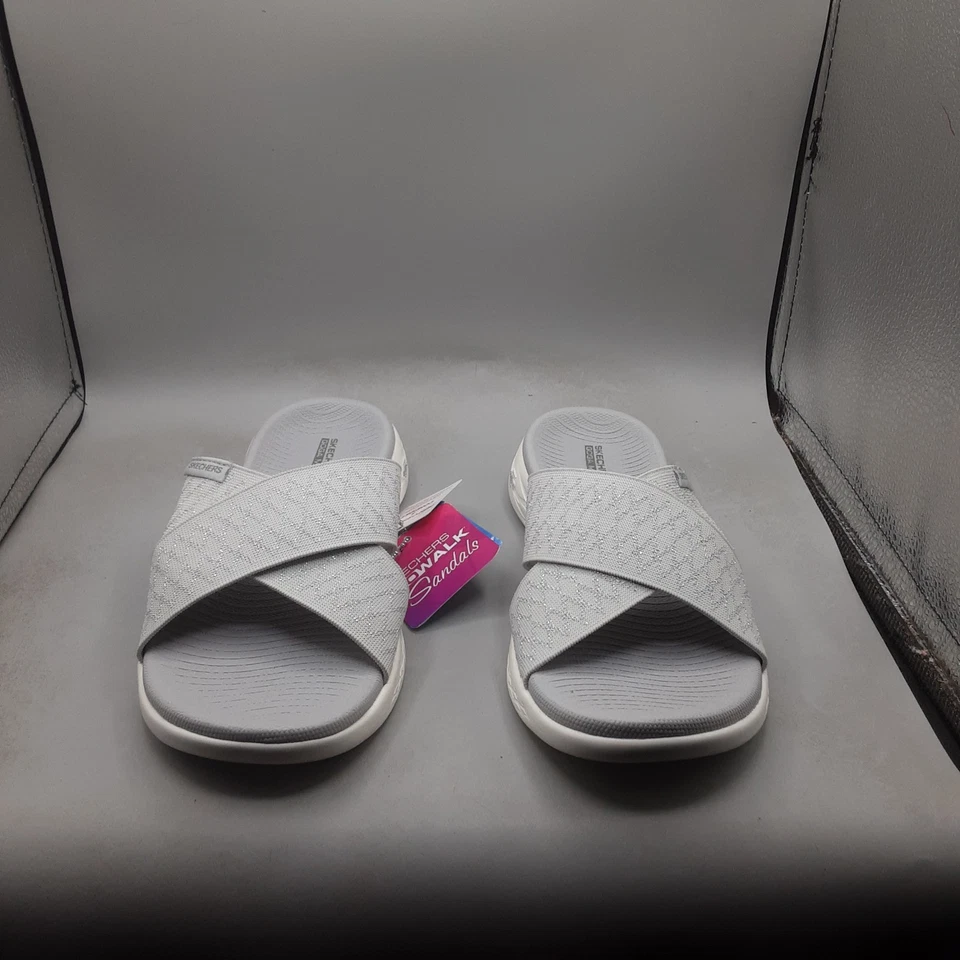 Sandalias Skechers On The Go 600 Encantadas Para Mujer 7M Gris Plata Metálico A130 Foto 2 de 4
