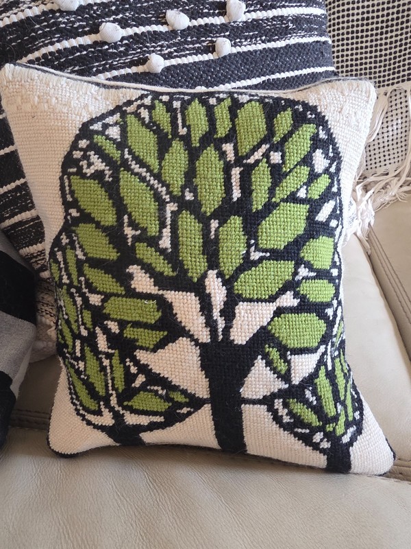 Just finished 1980's finished needlework pillow Black Cream and Green