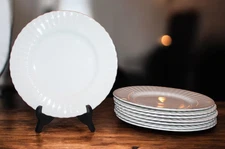 J&G Meakin Classic White Dinner Plates Lot Of 4 Scalloped White 10" Plates