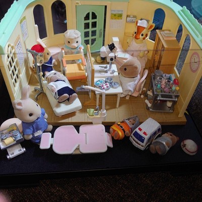 Sylvanian Families hospital diorama set