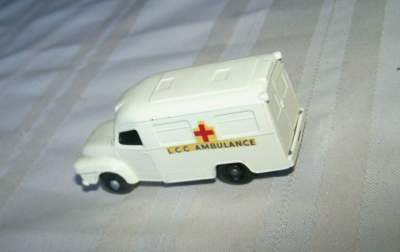 MATCHBOX N° 14 LOMAS AMBULANCE 1962 Toy 14a Ambulance Lomas Ambulance Vintage 1962 Matchbox No 14