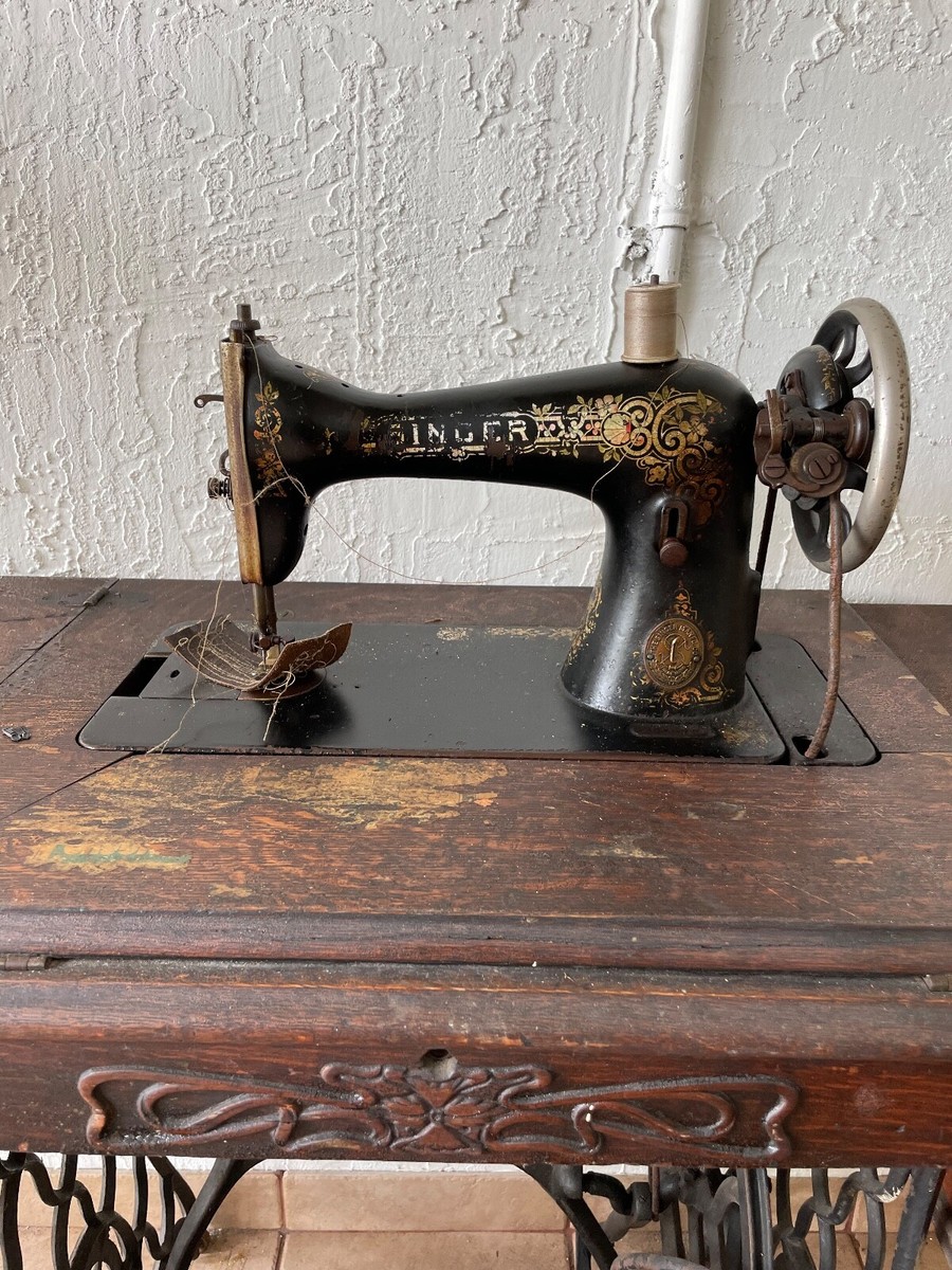 Antique Singer sewing machine and desk. G series serial number. | eBay