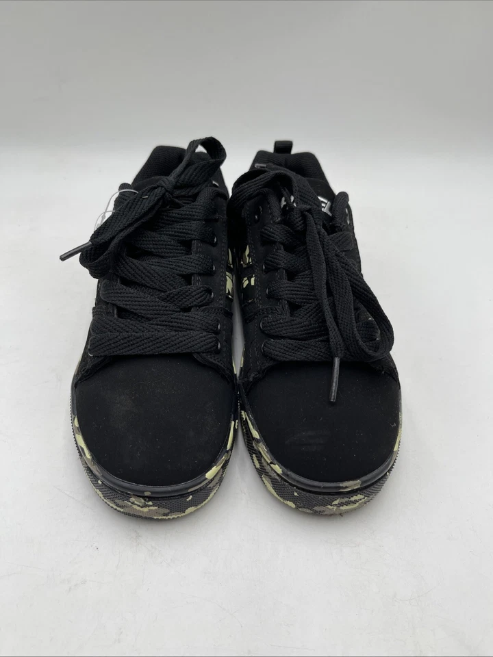 Kid’s Heelys Racer Skate Shoes Black/Green Camo Size 2Y - Image 2 of 4