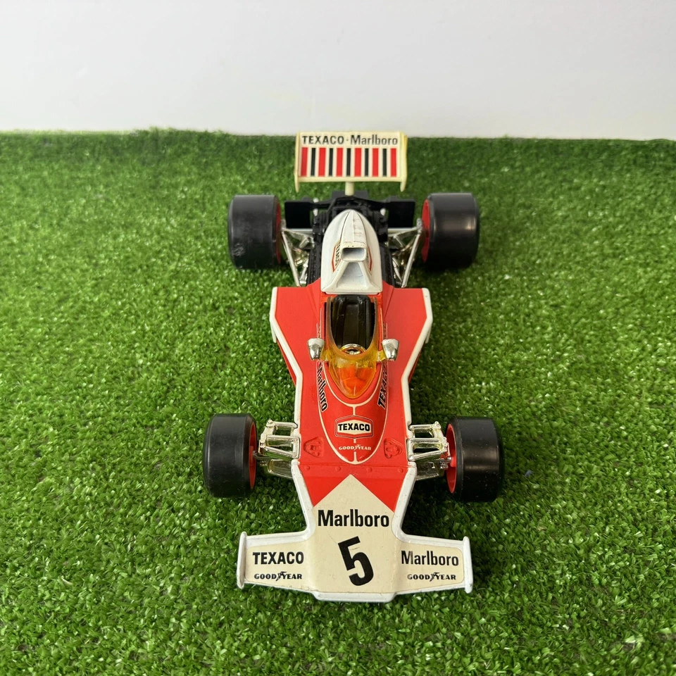 Ruedas de despegue Corgi Texaco-Marlboro Mclaren M23 F1 18:1 #191 en caja Ref U44 Foto 2 de 4