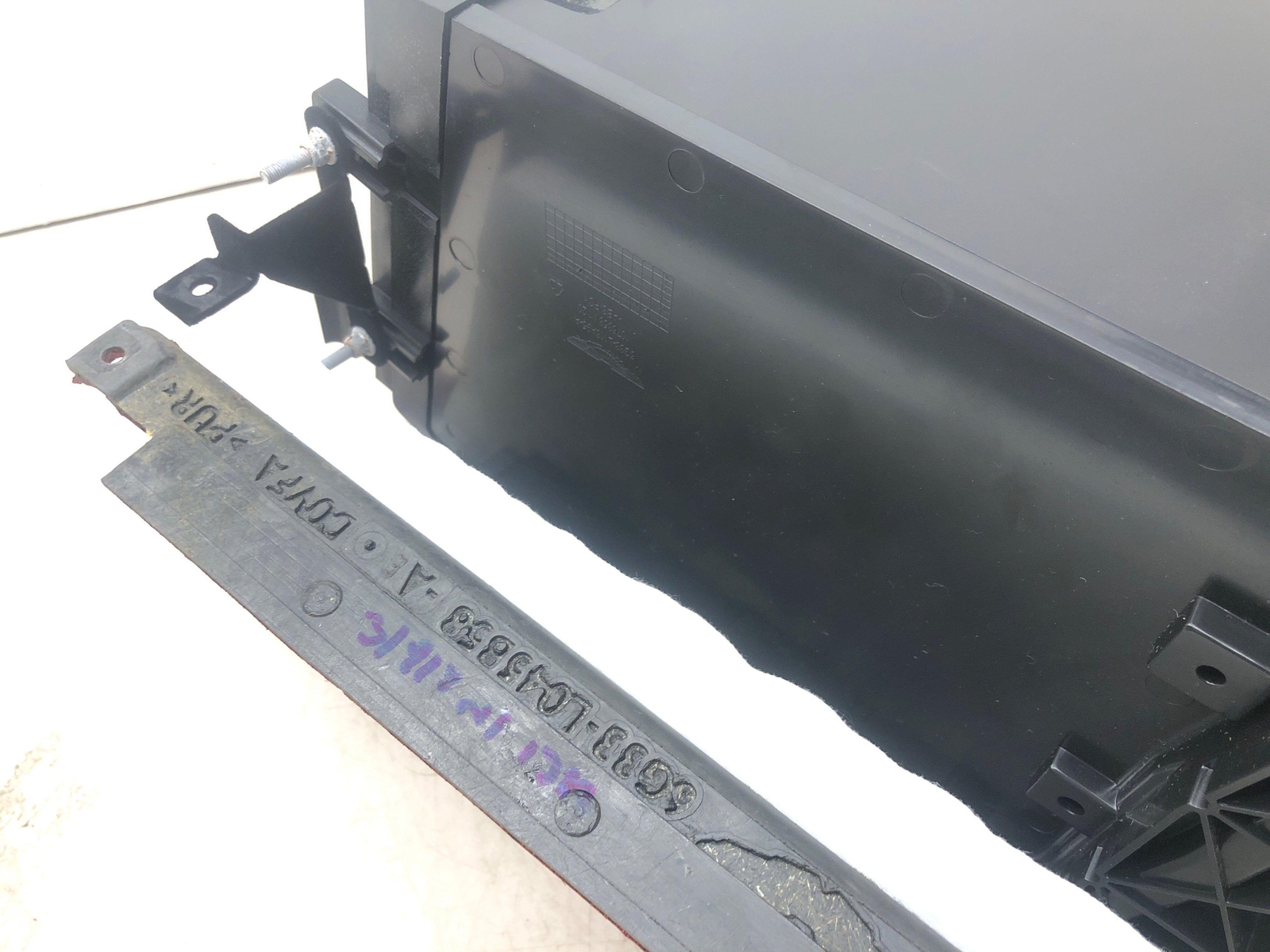 2009 ASTON MARTIN VANTAGE REAR CENTER CONSOLE STORAGE & TRIM 6G33-L116A95-A OEM