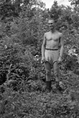Negativ-263. Inf.-Div.-Vilnius-Litauen-Halb-Nackter-Soldat-Half-Nude