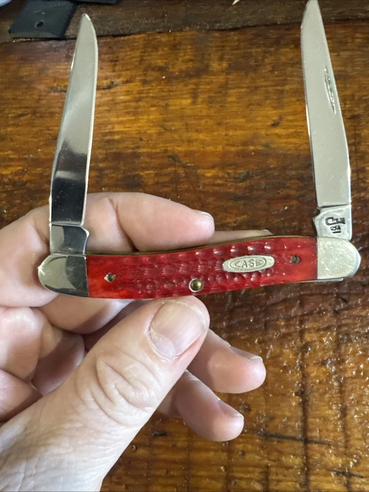 Нож Muskrat Case XX 1995 с рифлеными красными костяными ручками. - Изображение 2 из 4