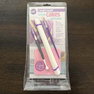 Wilton I Taught Myself To Decorate Cakes With Fondant Brand New