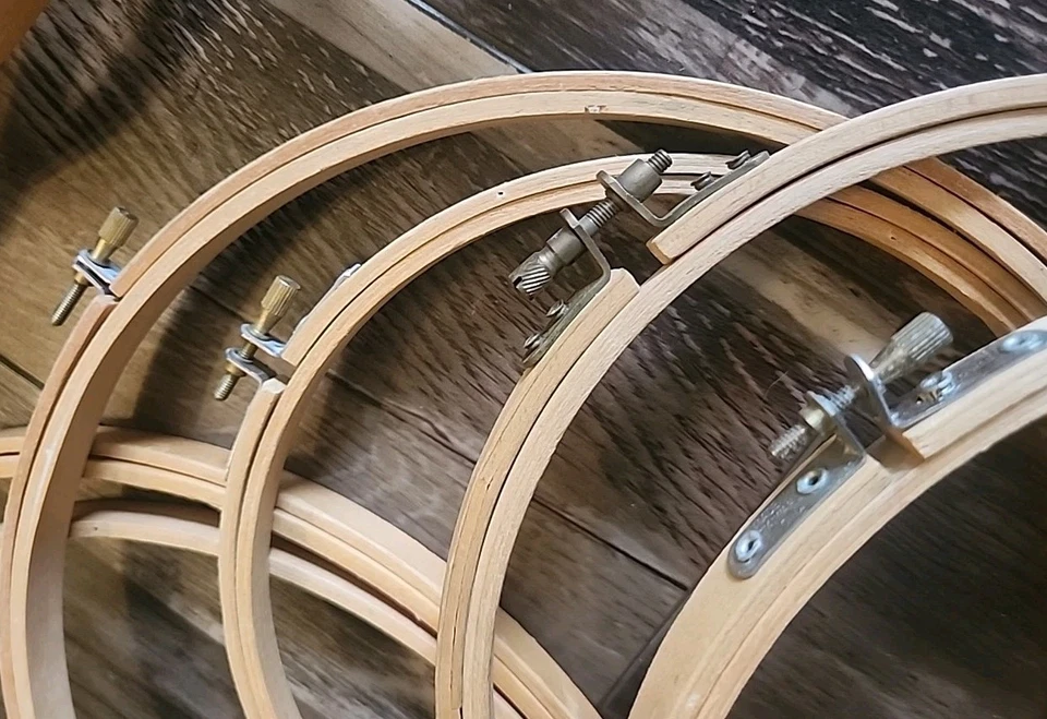 Lot of 15 Vintage Wooden Embroidery Hoops Quilting Cross Stitch Various Size - Image 4 of 4