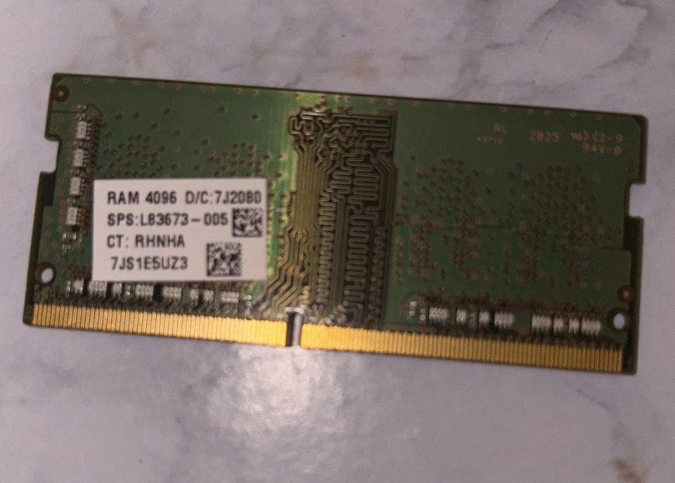 Samsung 4GB DDR4 laptop memory module (RAM) - Image 2 of 2