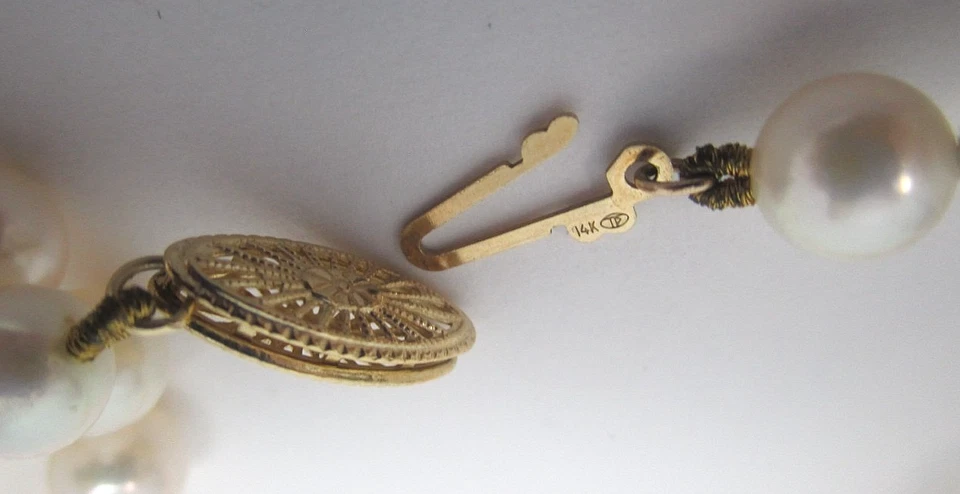 Collar de perlas Akoya reales con broche de oro amarillo de 14k de 6 mm de 18" Foto 3 de 4