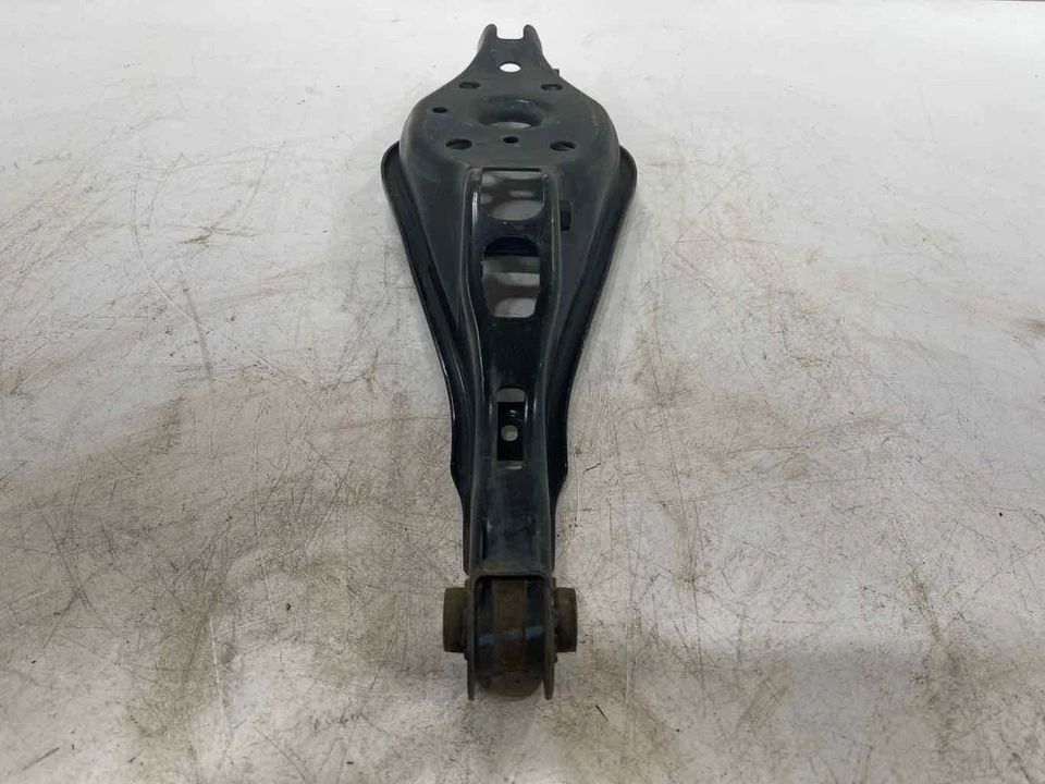 Brazo de control de asiento de resorte inferior trasero derecho para sedán deportivo Honda Civic 22-25 OEM Foto 3 de 4