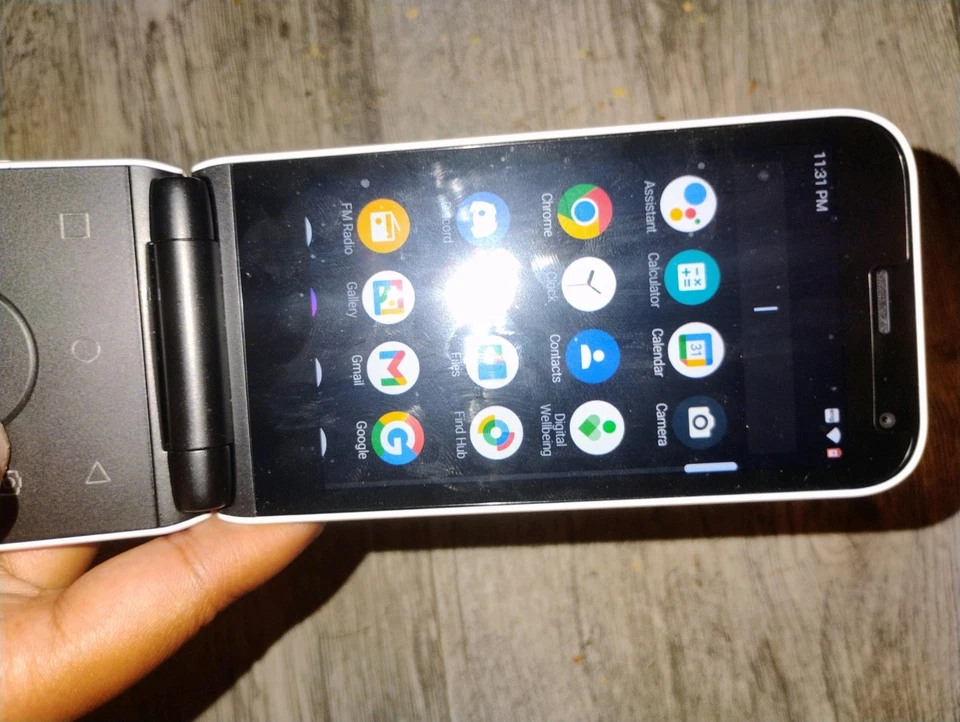 Alt MIVE 32GB AT-M120 Unlocked LTE/3G Smart Folder White - Image 4 of 4