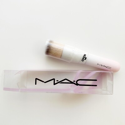 MAC X LISA Lightful C3 Foundation Brush ~ Limited Edition~ New in