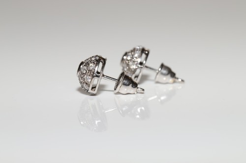 Vintage Circa 1990s 18k Gold Natural Diamond Decorated Stud Earring - Picture 11 of 13