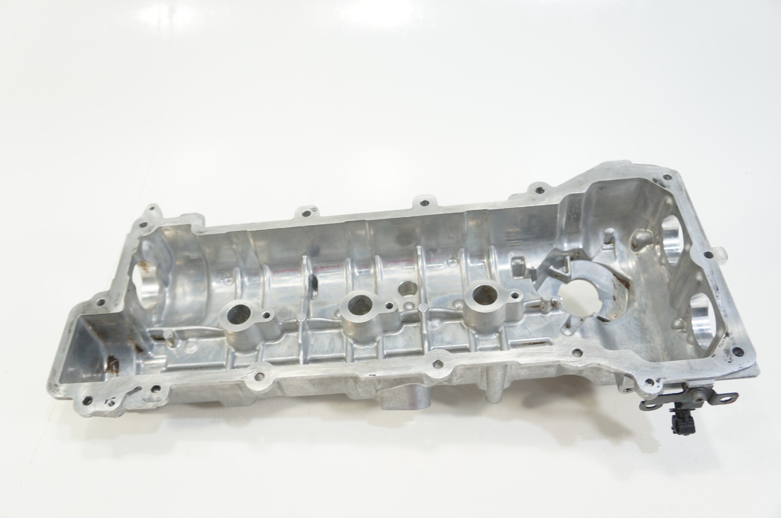 2014-2019 maserati ghibli 3.0l v6 LEFT DRIVER SIDE engine valve cylinder cove