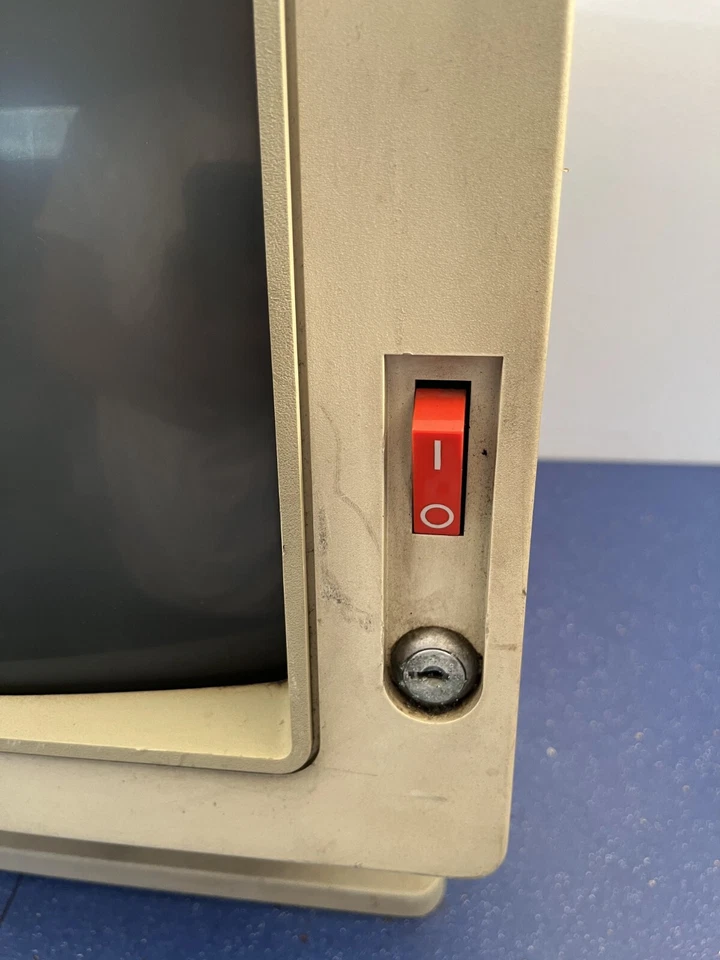 Vintage IBM 3180 1 Terminal CRT Monitor Digital Display | FOR PARTS AS IS - Image 3 of 4