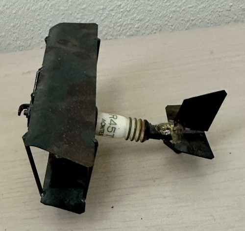 Avión vintage de metal y chispa biplano hecho a mano - Imagen 3 de 5