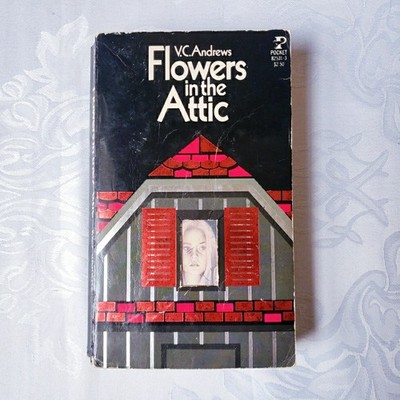 Flowers in the Attic 1st Edition Keyhole : Cover (1979 Edition) Paperback Book
