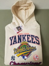 New Mitchell & Ness Mens MLB New York Yankees Champions Hoodie.
