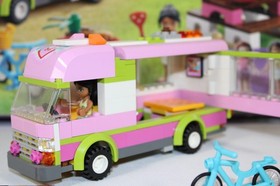 LEGO FRIENDS 3184 : Adventure Camper Instructions  Box