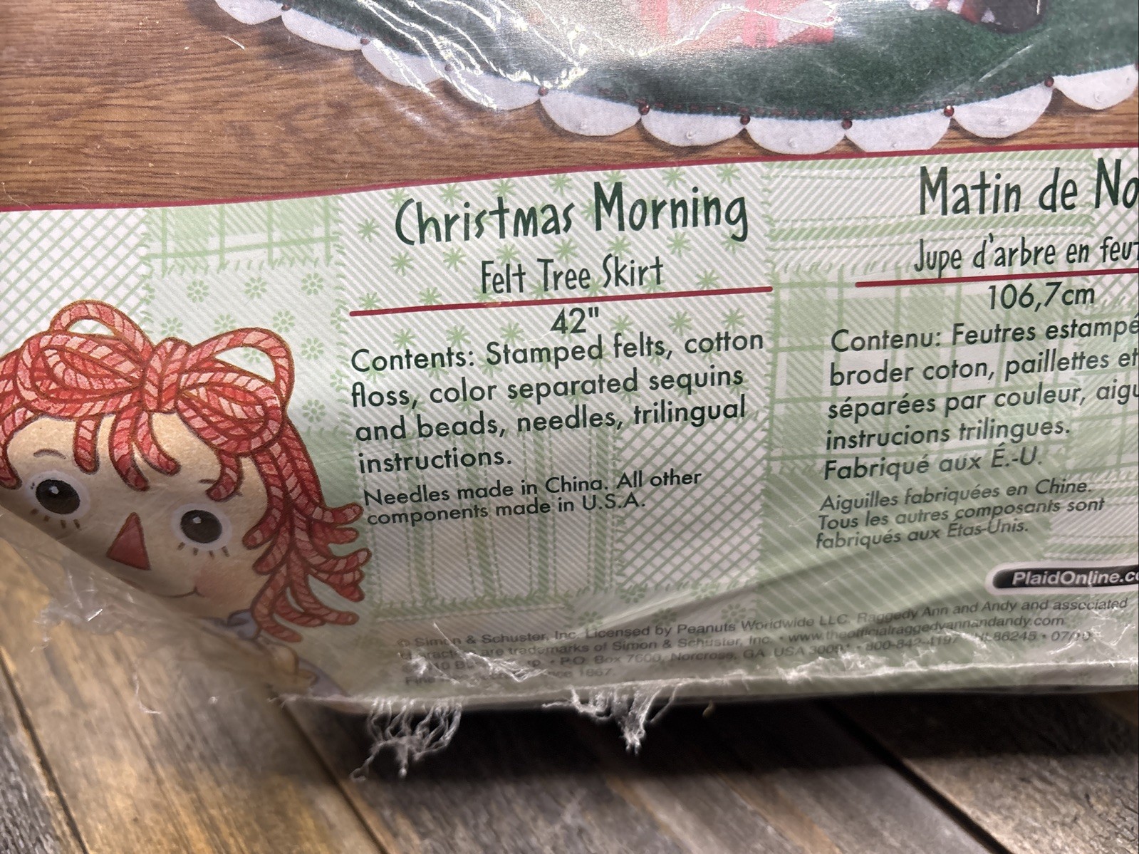 BUCILLA Raggedy Ann & Andy Christmas Morning Felt/Sequins Tree Skirt 86245 *NEW