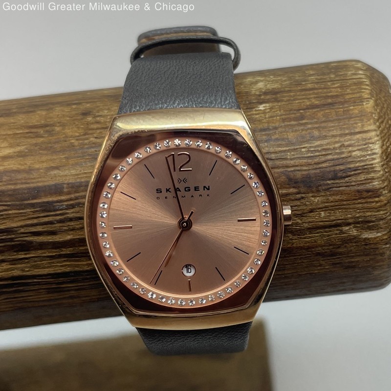 Women's Skagen Denmark Rose Tone Leather Watch, 20.2g
