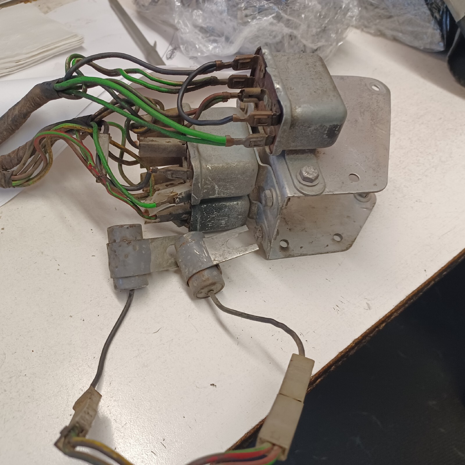ROLLS ROYCE SILVER SHADOW USED LUCAS RELAYS 3 W/BRACKET AND WIRING