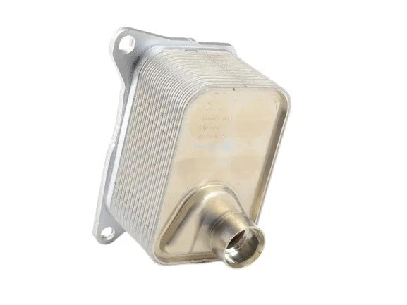 06L117021G Enfriador de aceite de motor genuino para Audi A4 A5 A6 VW rteon Jetta Passat NUEVO Foto 2 de 4