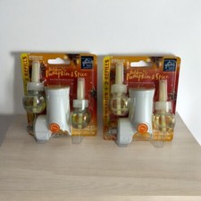 Glade Lot of 2 PlugIns Golden Pumpkin  Spice. 2 warmers  4 refills total.
