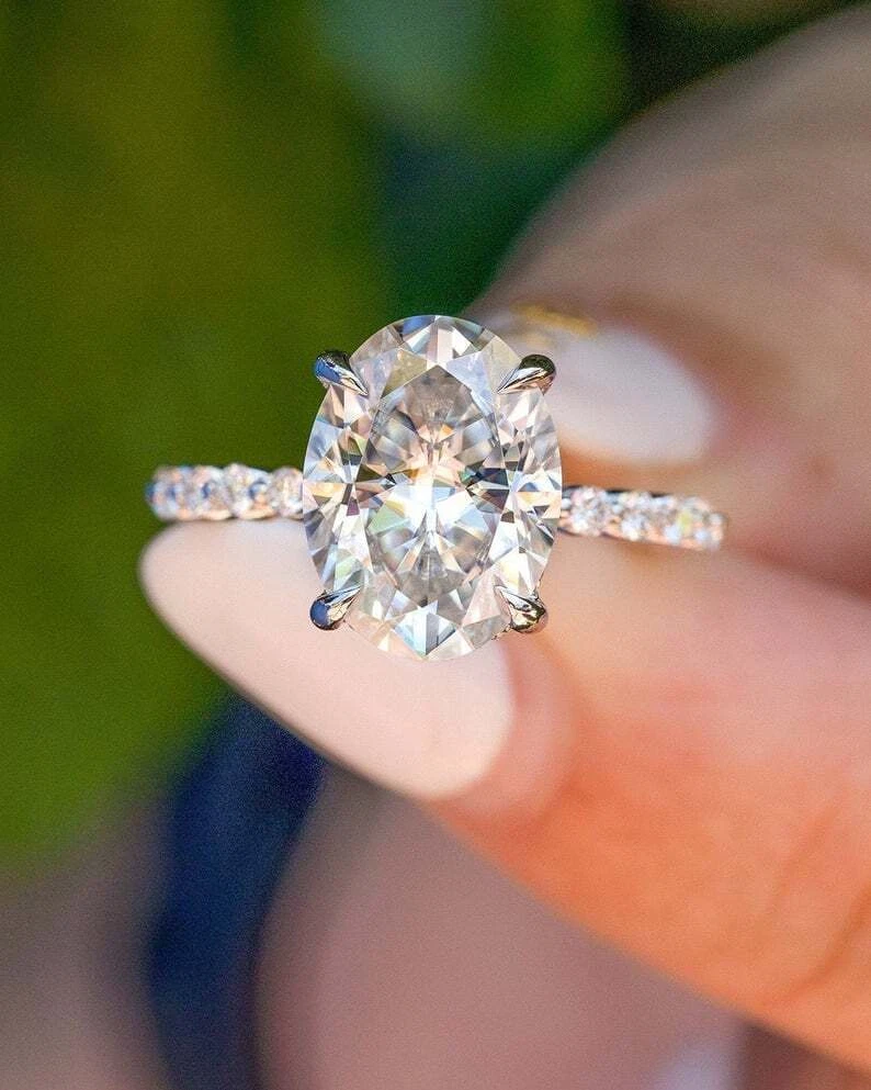 Oval cut moissanite ring deals