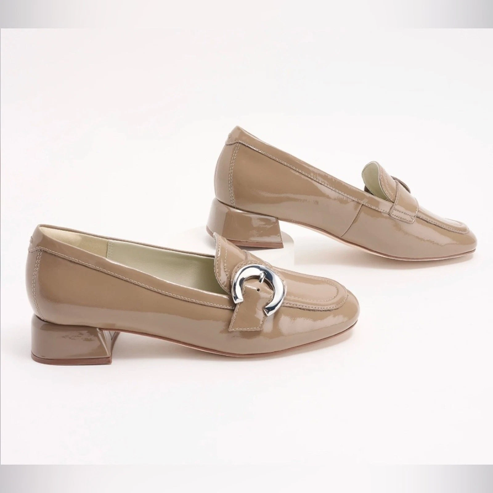 Scarpe mocassino Clarks Pebble in pelle verniciata con tacco donna 7