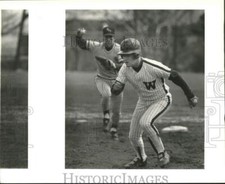 Press Photo Wagner College Baseball's Bill Curatola Picked Off Between Bases