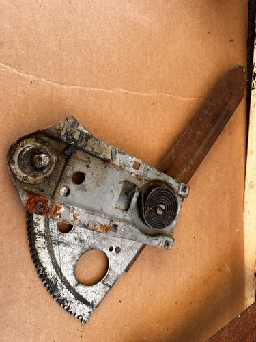 1971-76 Impala Caprice 2dr Or Convertible Driver Door Manual Window Regulator - Picture 2 of 6