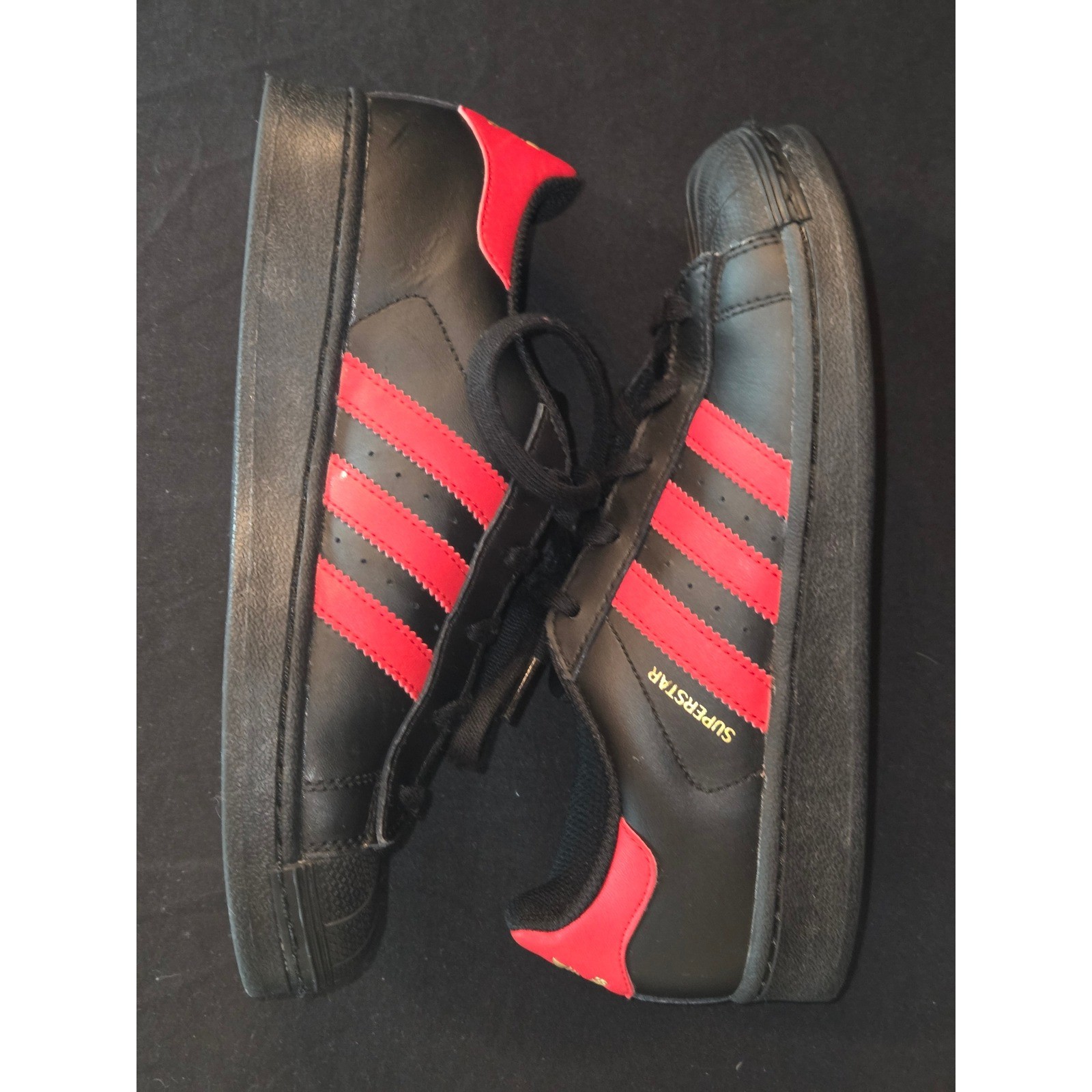 Adidas Superstar Kids Size 3 Sneakers Black Red Stripe Classic Shoes Casual Adidas Superstar Kids Size 3 Sneakers Black Red Stripe Classic Shoes Casual