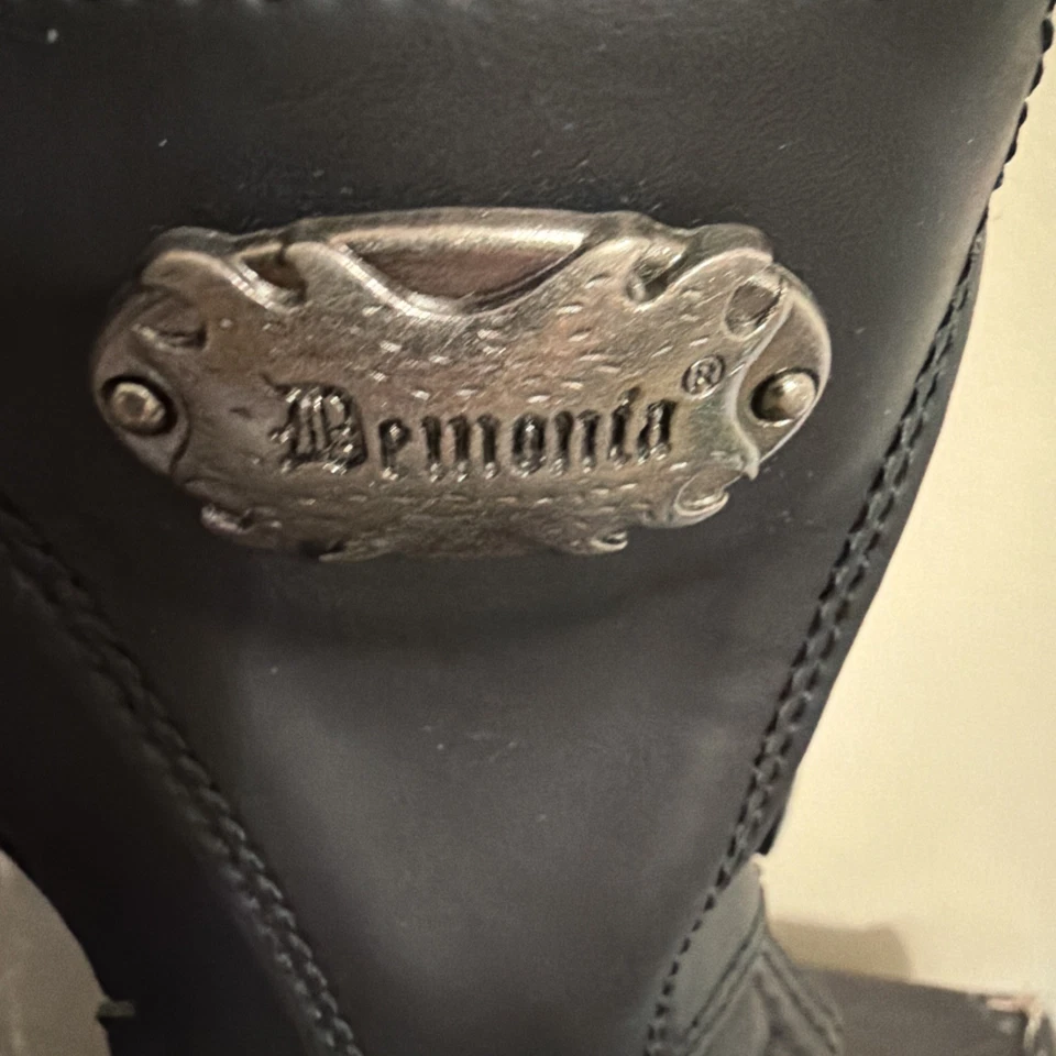 Talla 6 M - Botas de combate hasta la rodilla Demonia Bolt-405 de cuero vegano negro nuevas en caja Foto 4 de 4