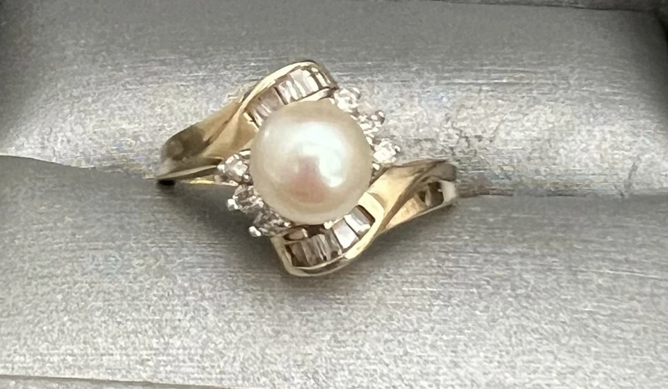 Anillo con racimo de perlas y diamantes talla 7 Foto 2 de 3