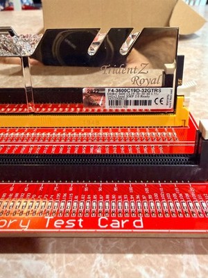 G.SKILL Trident Z Royal Series 32GB (2 x 16GB) RAM DDR4 3600 F4-3600C19D-32GTRS