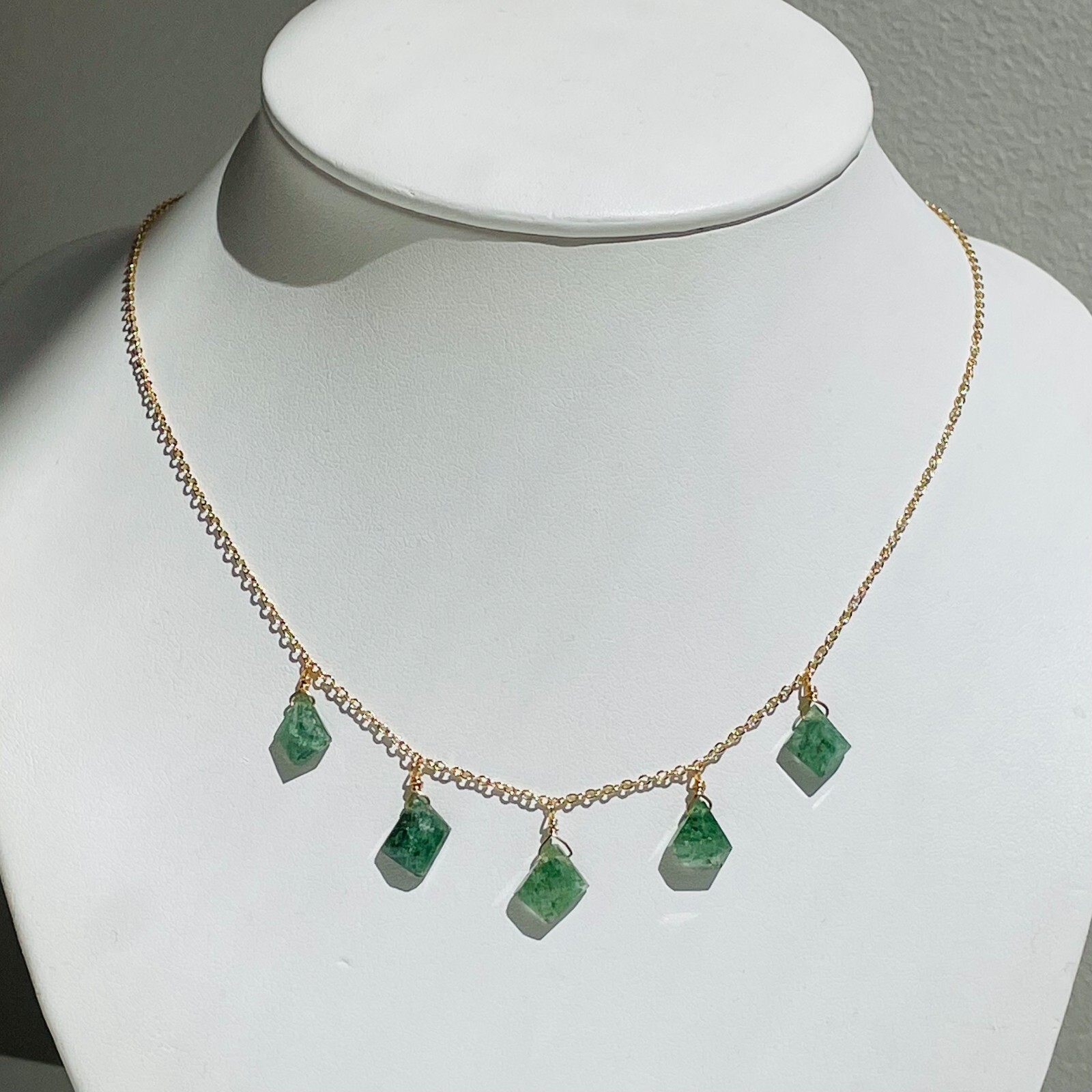 Collier quartz vert naturelle et pendentif fait main en gold filled