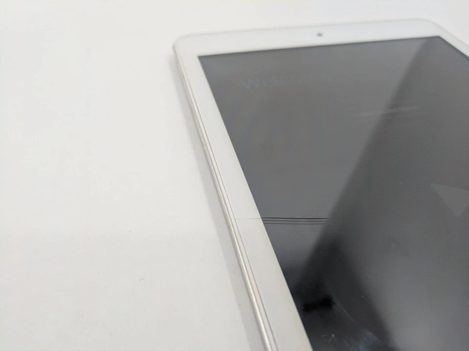 Acer Iconia A1-830 16GB Wi-Fi 7.9" Intel Atom 1.6GHz Android Tablet CRACKED (B) - Image 2 of 4