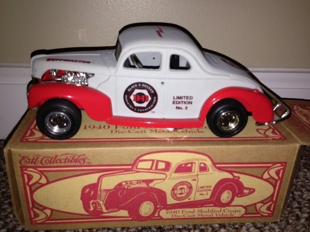 1/24  -  1/25 model of  a 1940 Ford coupe race car