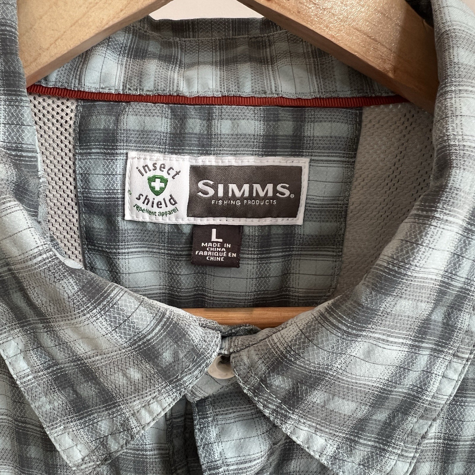 SIMMS Button Down Insect Shield Fishing Bugstoppe… - image 2